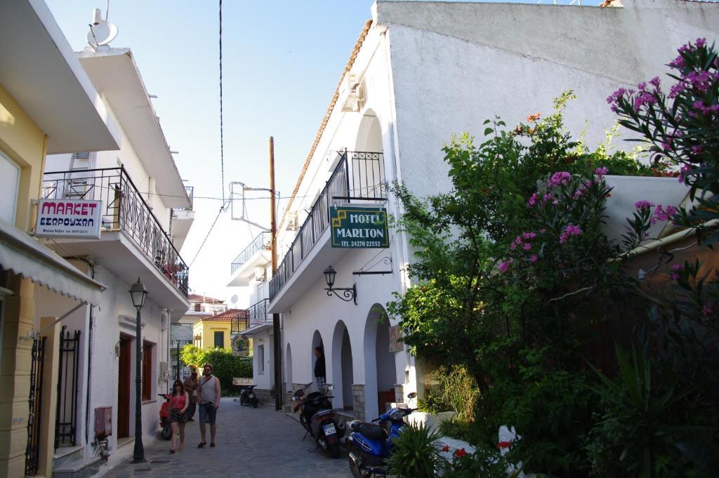 Hotel Marlton Skiathos Town Quarto foto